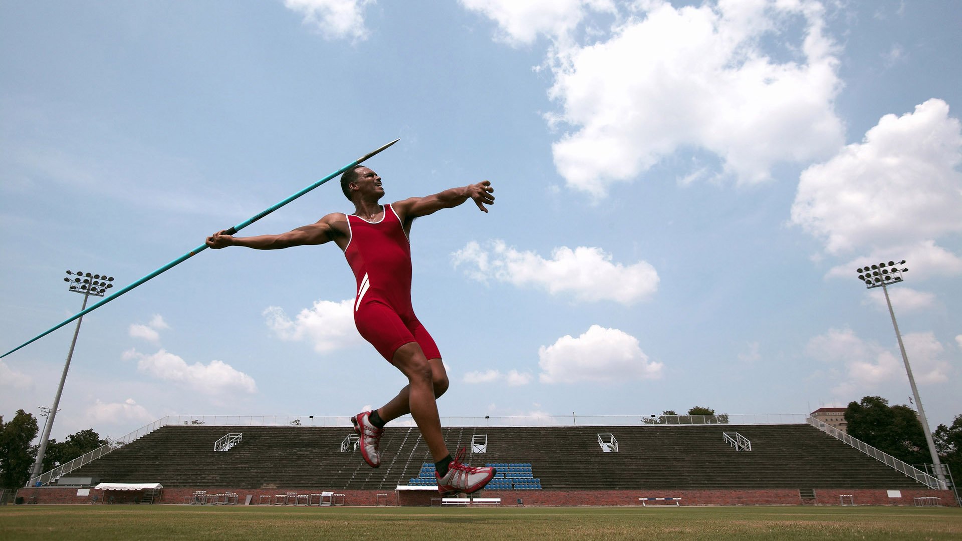 Leyu Sports (乐鱼体育)-勇士队目标三连冠,势不可挡,勇士三冠是哪三年